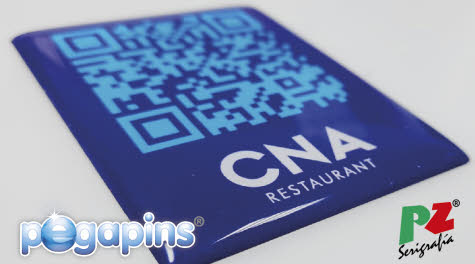 Pegatinas resinadas con código QR